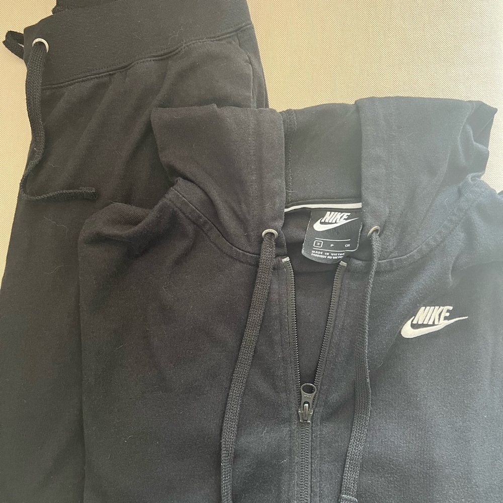 Nike Sweat Set - Joggers and Cropped Zip Up - Black